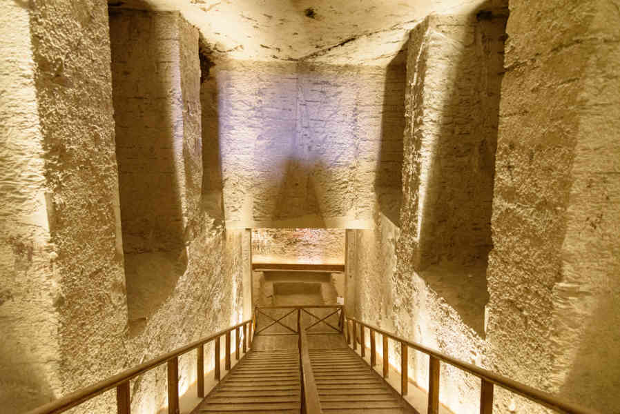 Egipto 234 - Valle de los Reyes - Tumba de Ramsés IX.jpg